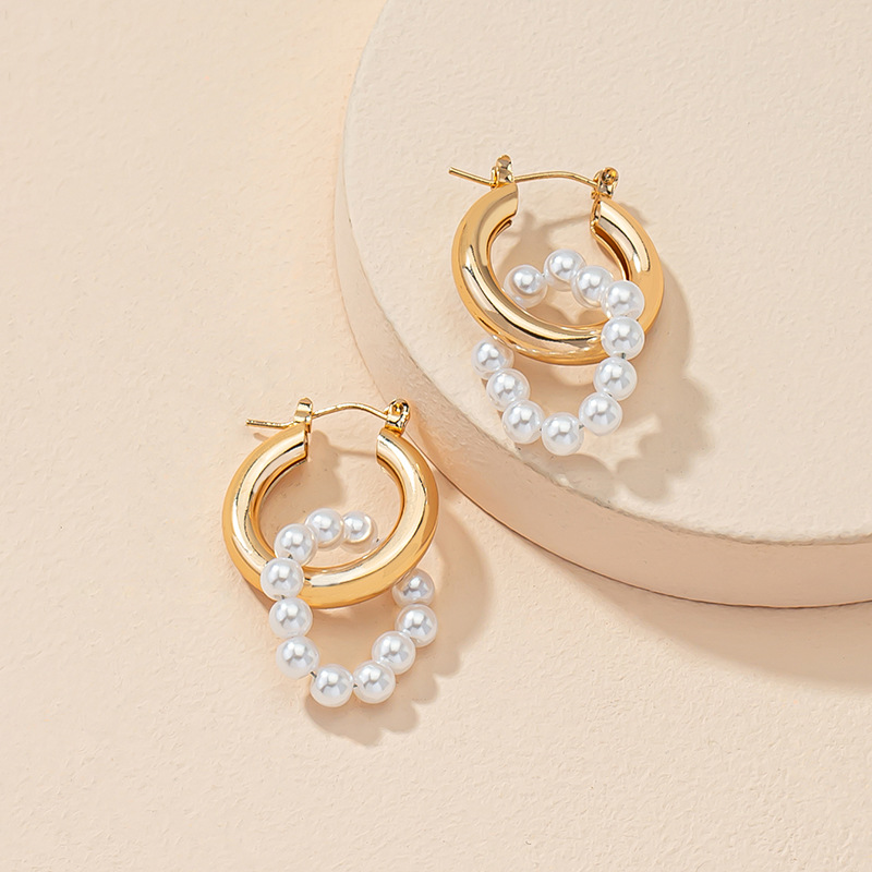 Popular Geometric Pearl Luxury Simple Personality Earrings display picture 2