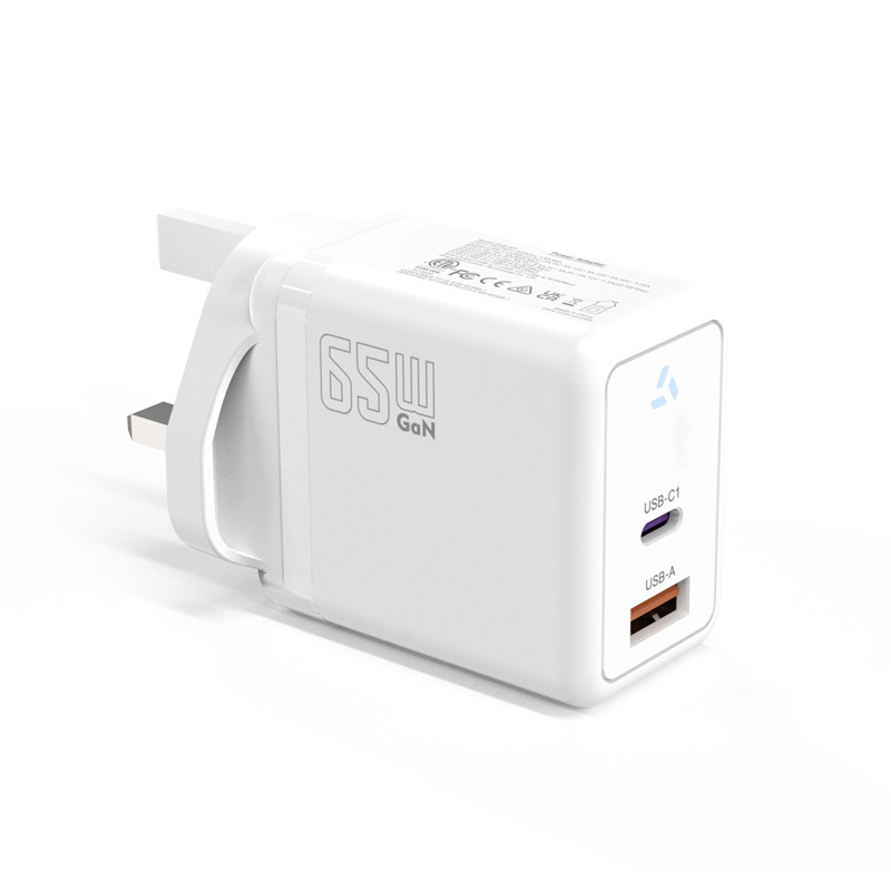 65W Cargador de computadora para teléfono móvil con nitruro de galio Potencia total 65W Enchufe de carga de teléfono móvil estándar británico de múltiples puertos de alta potencia