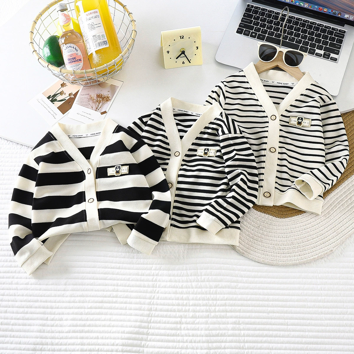 Новые мальчики и девочки осенняя корейская версия в полоску