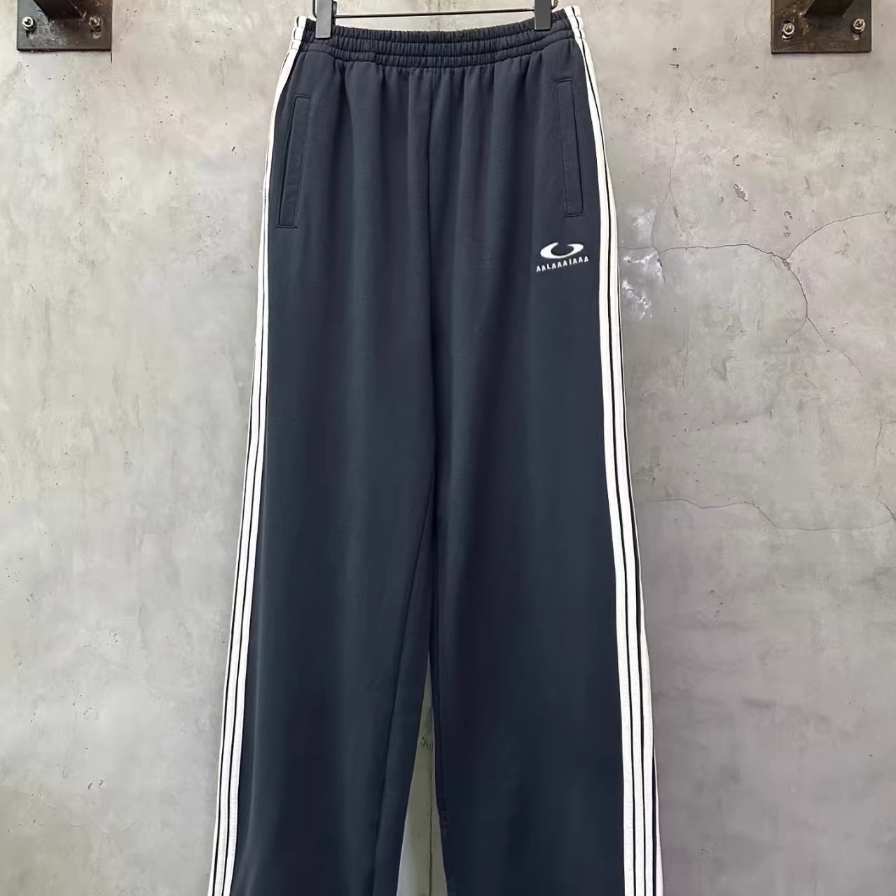 Summer New Arrival: Men's Single-Ring Behringer Embroidered Logo Five Stripes Sports Casual Loose-Fitting Sweatpants, Pure Cotton Long Pants