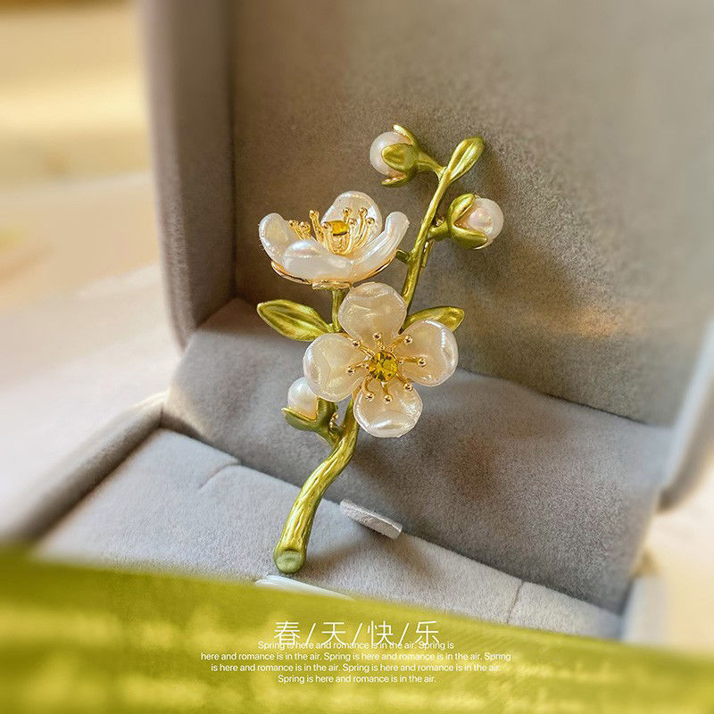新款绿色茉莉花珍珠花朵胸针合金饰品服饰配件高级感轻奢优雅固定