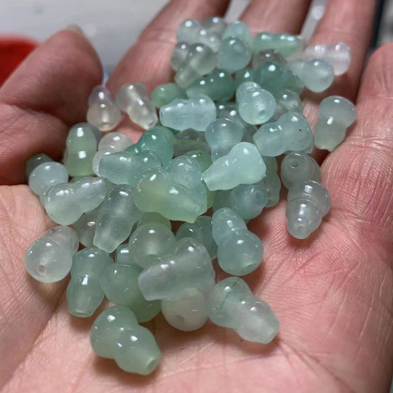 翡翠玉のヒョウタンのブレスレットのネックレスの部品の巴山玉の氷の種の散珠の玉の子の陽の緑の宝のヒョウタン|undefined