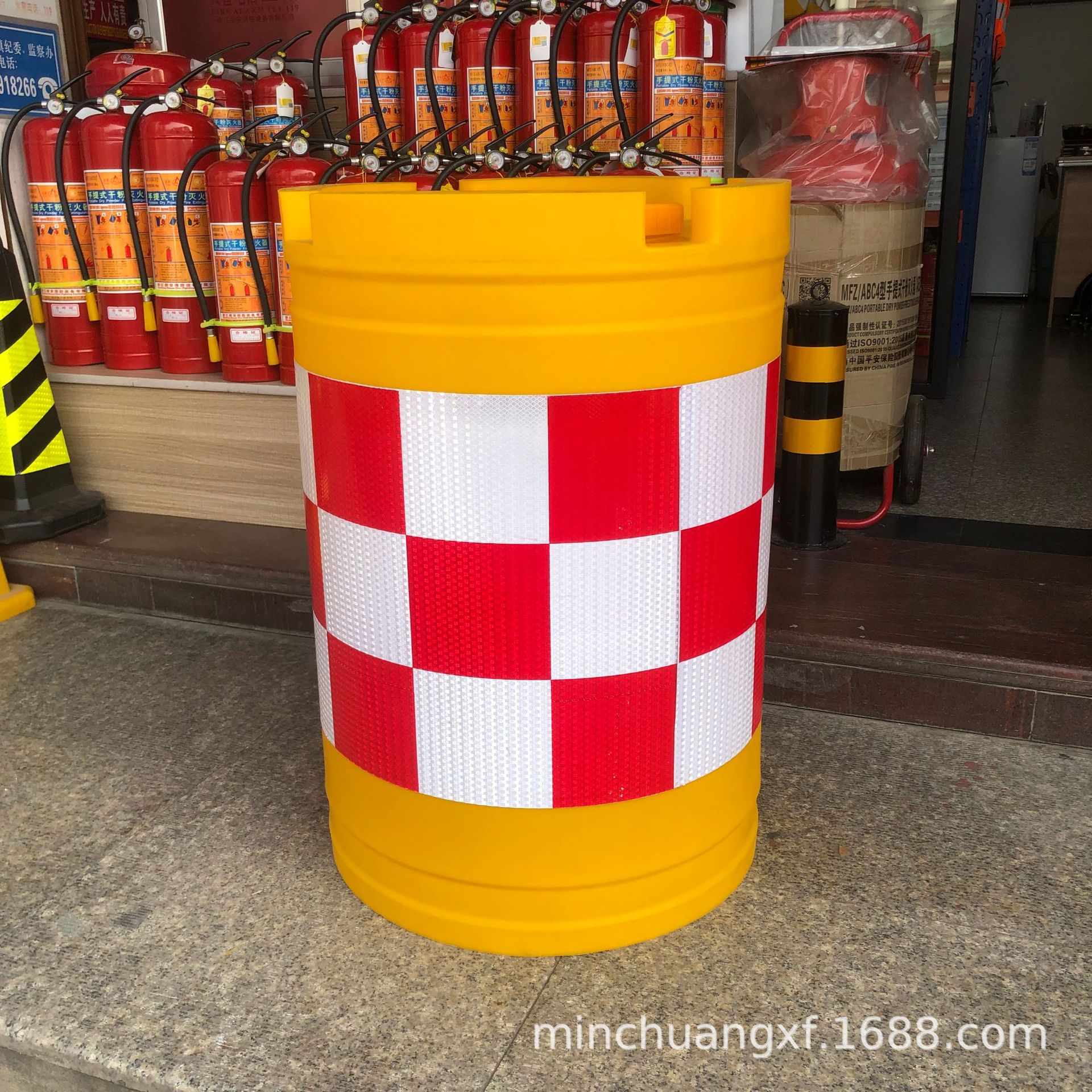 吹塑道路警示防撞桶交通设施安全隔离墩反光分流桶高速警示防撞桶