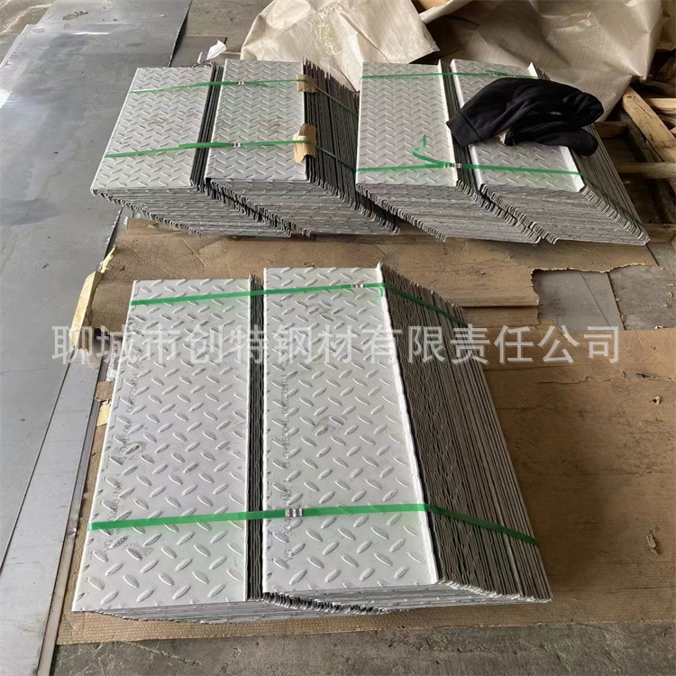 304楼梯踏步板 3mm不锈钢花纹板 304花纹板折弯 304防滑楼梯踏步