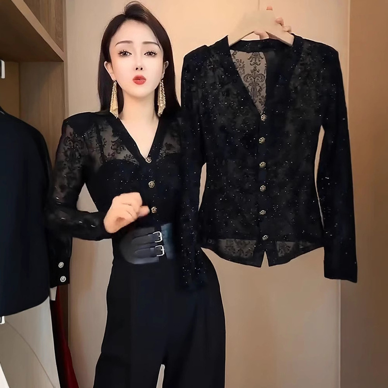 French High-end Retro V-neck Lace Base Shirt Women's Spring and Autumn New Slim-fit Slimming Elegant Thin Top