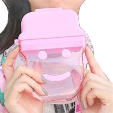 Fábrica al por mayor Ya Fei Qi caricatura creativa cara sonriente helado de plástico taza de agua para niños Correa crossbody comercio electrónico transfronterizo