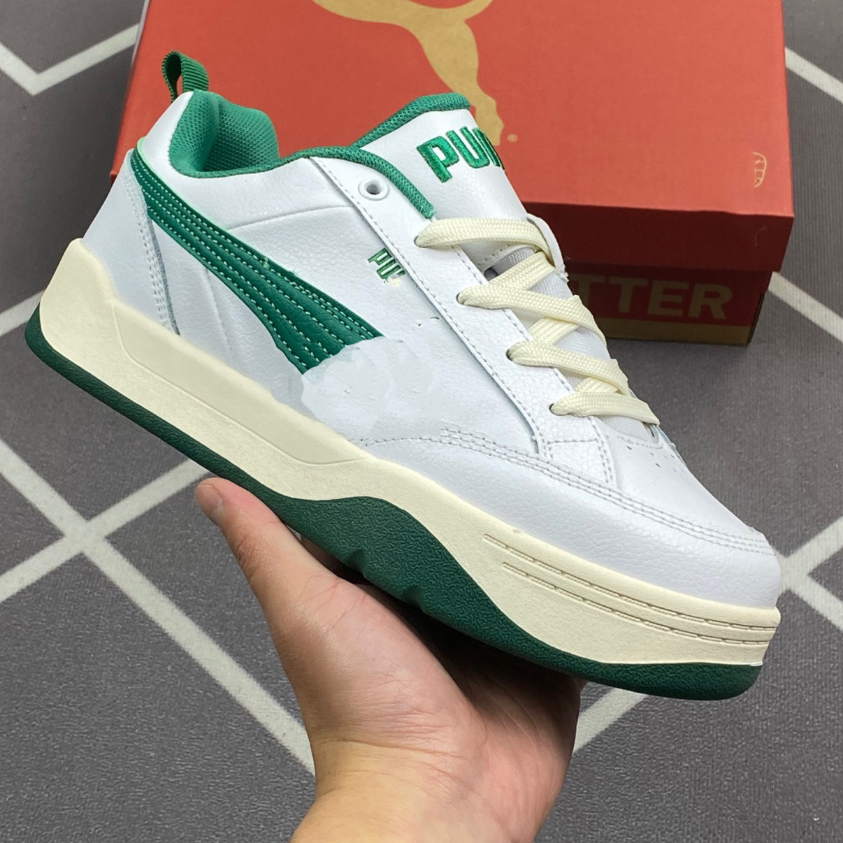 Retro sports casual footwear for leisure platform