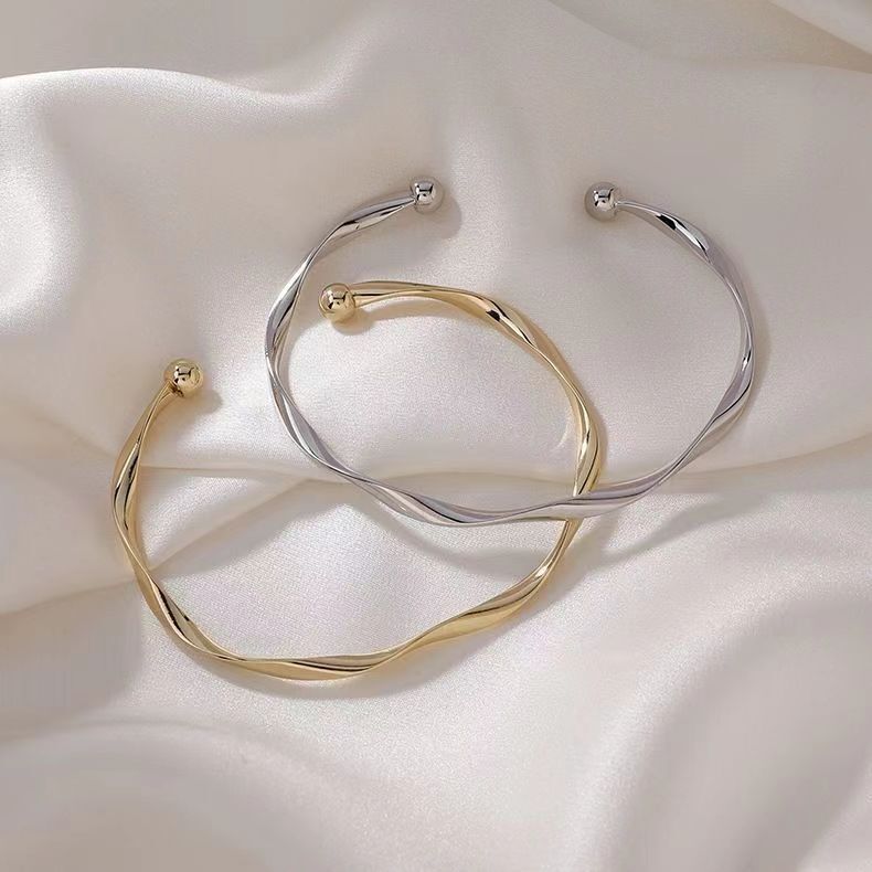 New Korean style niche design ins cold style advanced all-match bracelet female student online red wave open bracelet