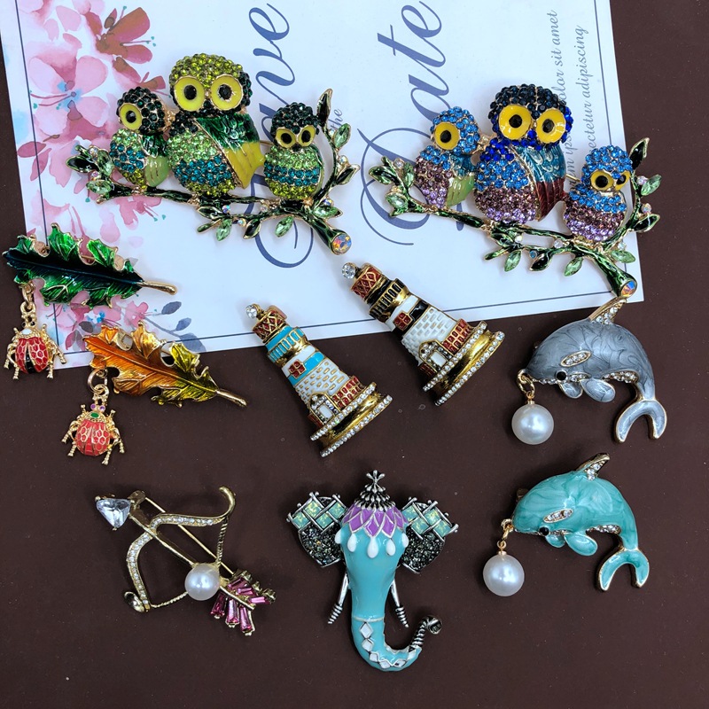 Cute Animal And Plant Elements Enamel Glaze Metal Brooch Unique Luxury Color Diamond Brooch display picture 15