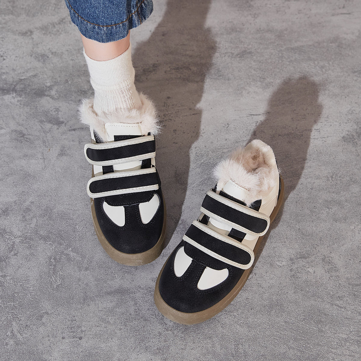 2024 primavera nuevos zapatos casuales de mujer coreanos versátiles inns gruesos de la escuela secundaria Zhongzhong estrellas de moda zapatos de skate para mujeres