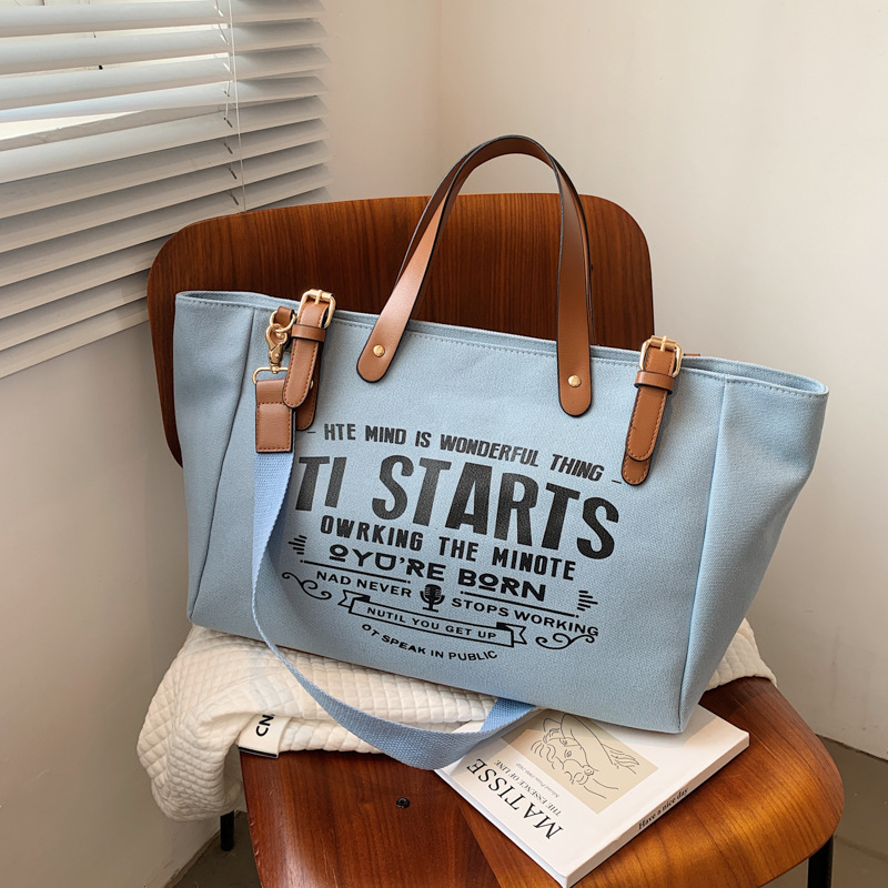 Bolso tote de lona estilo coreano 2025 con letras impresas, bolso de hombro cruzado, bolso tote versátil de gran capacidad.