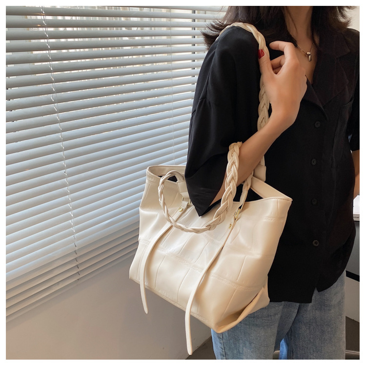 Simple Stone Texture Twist Braided Rope One-shoulder Underarm Bag display picture 2