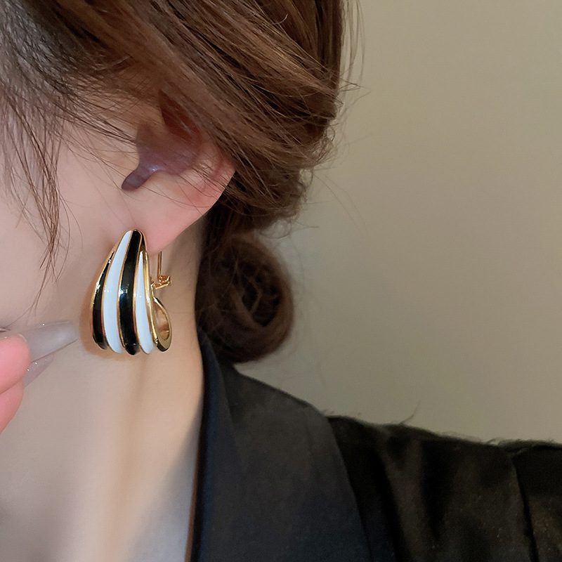 Dizainerio stiliaus, elegancija, išskirtinė kaklo grandinėlė, madingas, lengvas prabangus papuošalų rinkinys_voghion.com