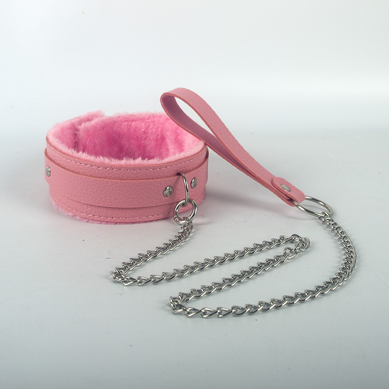 Collier sexy en cuir avec pinces en peluche et harnais de cou_voghion.com