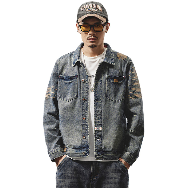 Herr jeansjacka i lyxig bikerstil med broderier_voghion.com