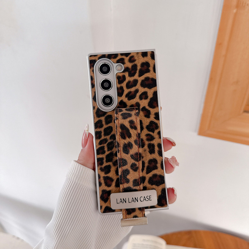 Suitable for Samsung Z Fold6 Mobile Phone Case Foldableing Screen Z Fold5/4/3 Protective Cover Silver Edge Leopard Print Wristband Holder
