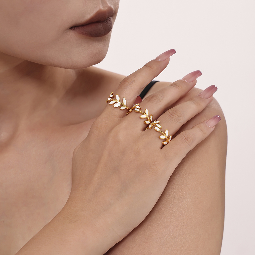 Bague carrée personnalisée en acier inoxydable PVD, motif goutte d'huile et feuille, finition sous vide, anneau ouvert._voghion.com