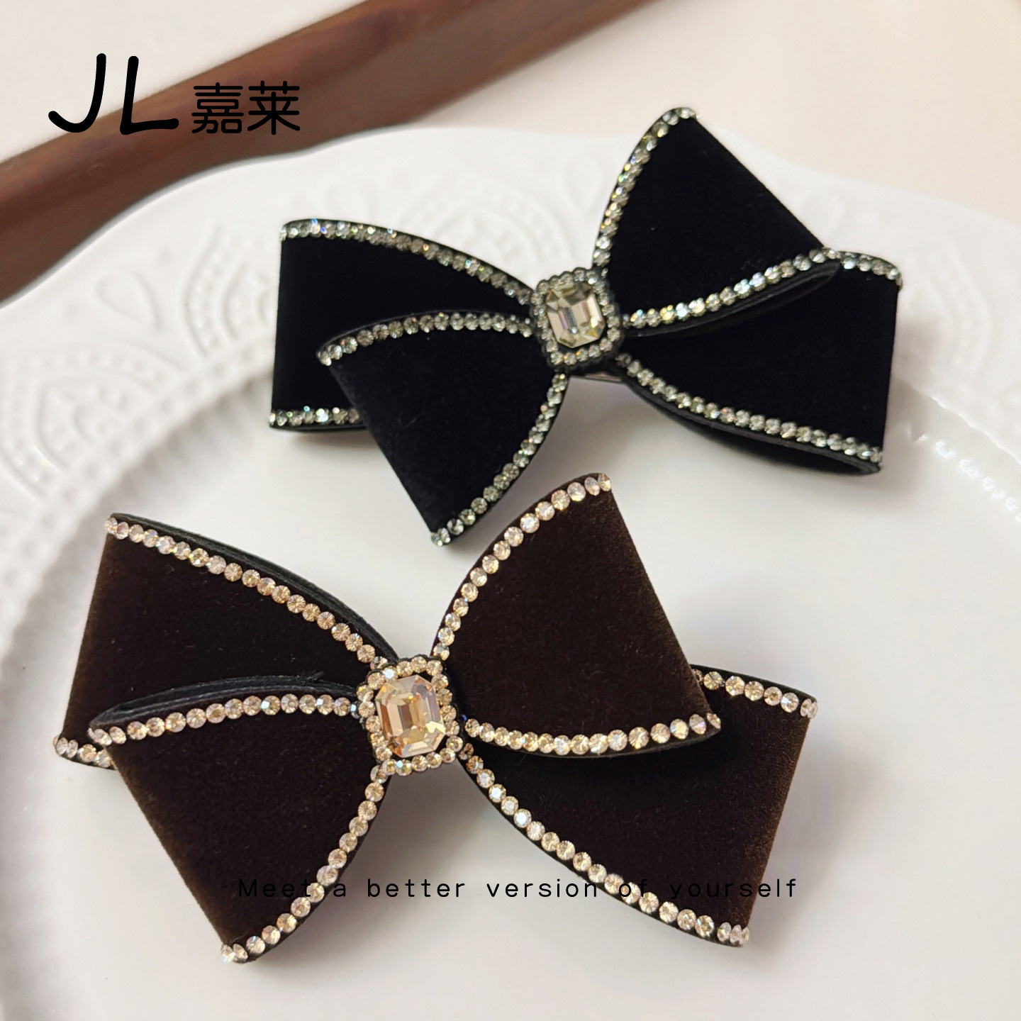 High crab pin with bow