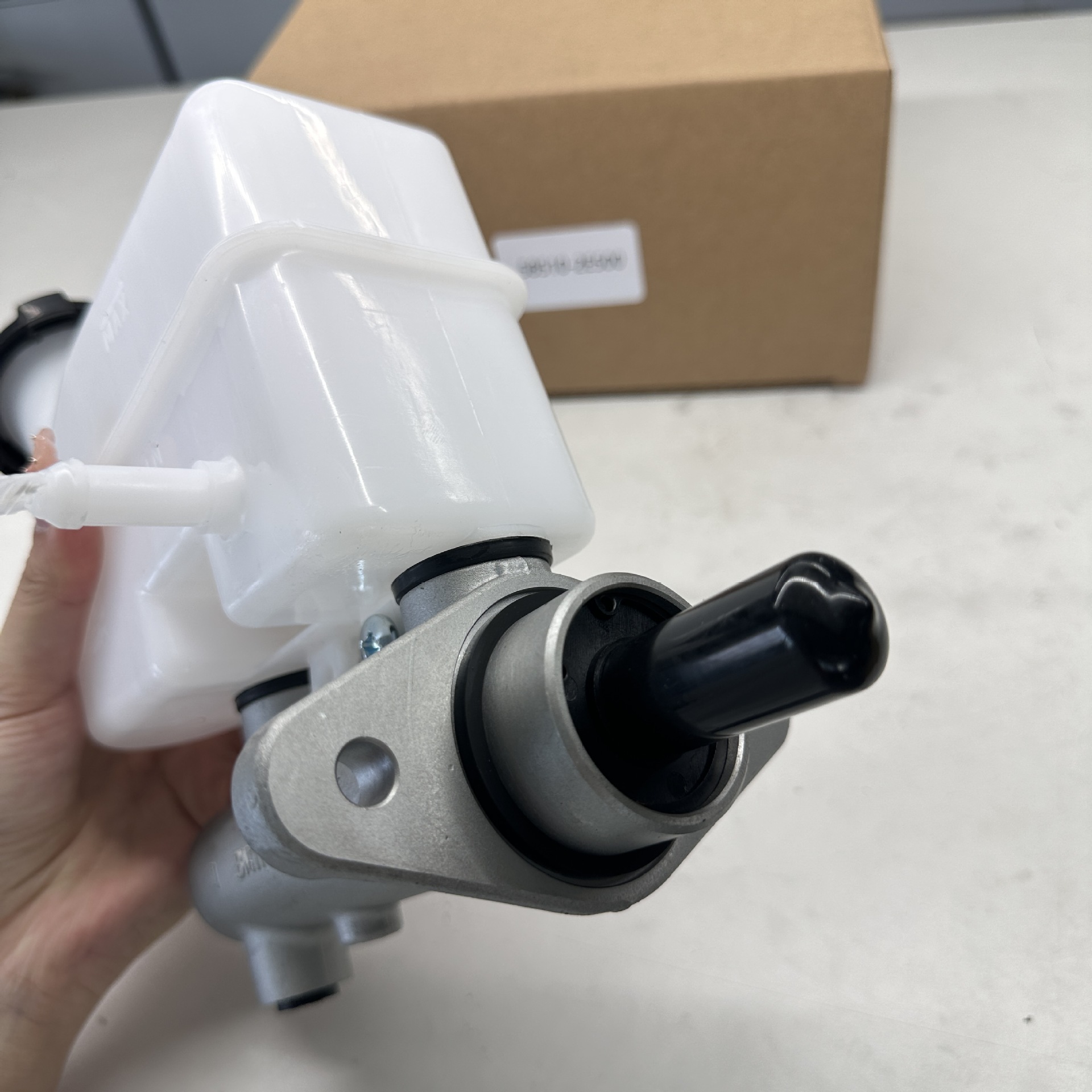 Suitable for Hyundai Tucson and Kia Sportage Brake Master Cylinder 58510-2E500 585102E500