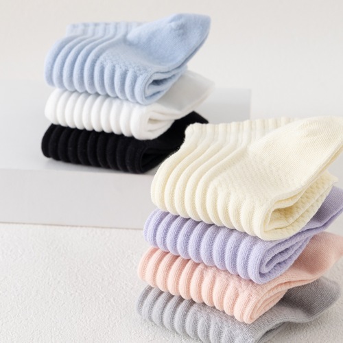 Antibacterial, odor-resistant, sweat-absorbent women's breathable shock-absorbing comfortable sports socks, basketball socks for women, crew socks