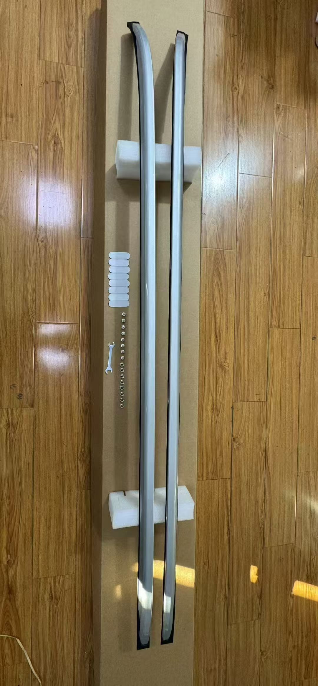 Suitable for BYD Yuan UP luggage rack, roof rack, aluminum alloy travel rack, Yuan PLUS modification decoration, no drilling required