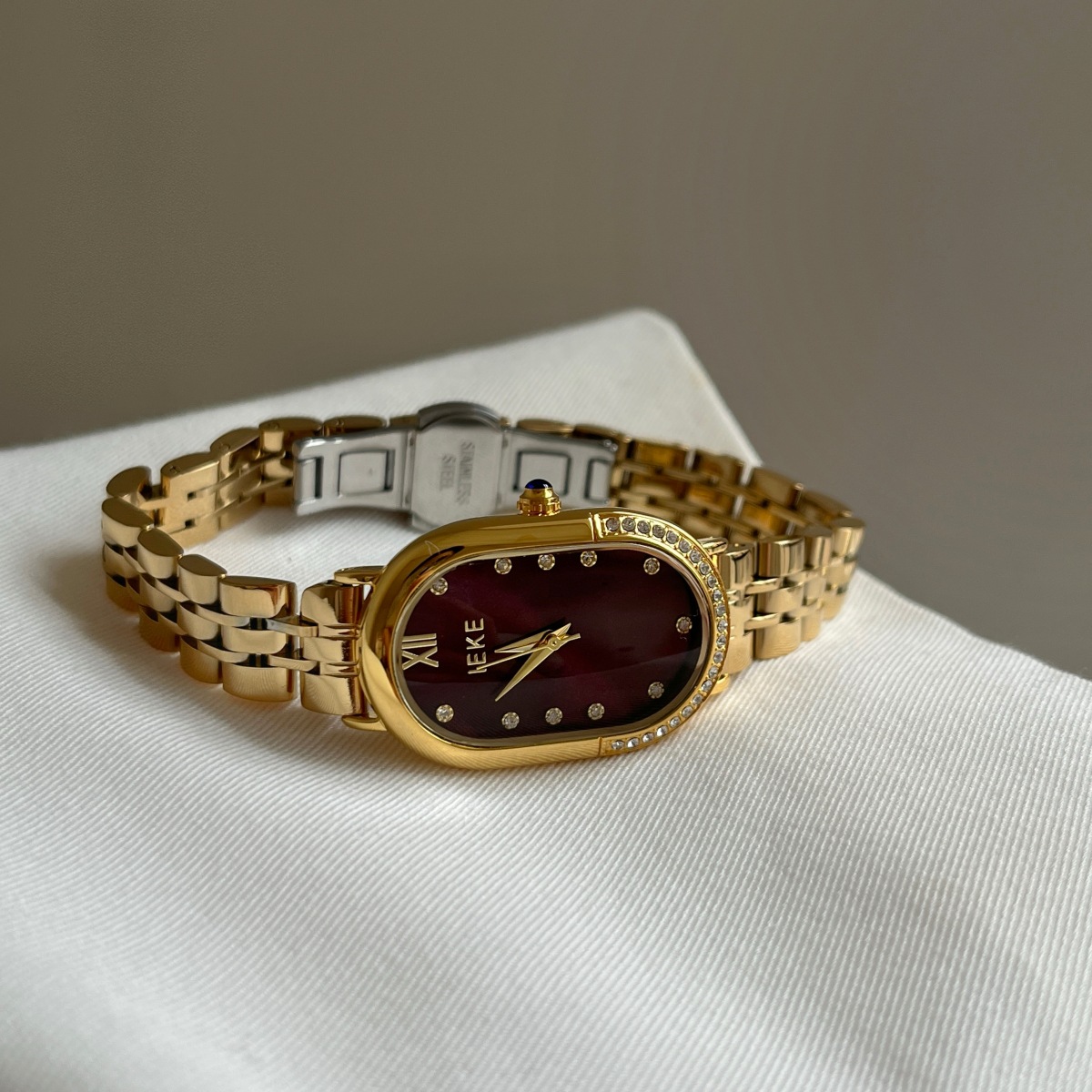 Oval Dial Shape Casual Elegant Luxurious Oval Butterfly Double Snap Quartz Watch