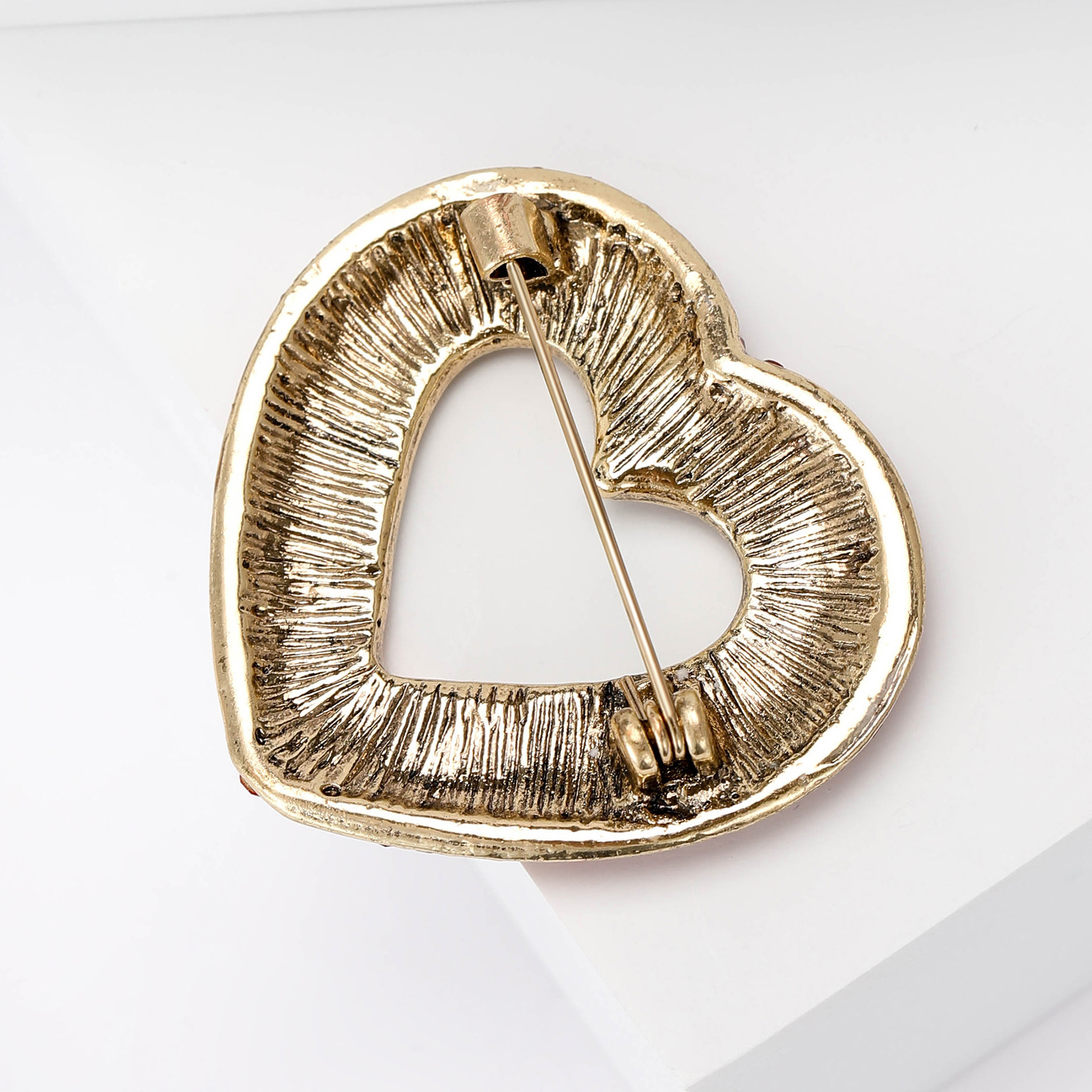 Vintage Style Pin Heart Shape Alloy Rhinestones Women's Brooches display picture 7