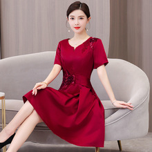 喜妈妈婚宴装晚礼服裙2023夏季新款时尚简约优雅洋气红色连衣裙