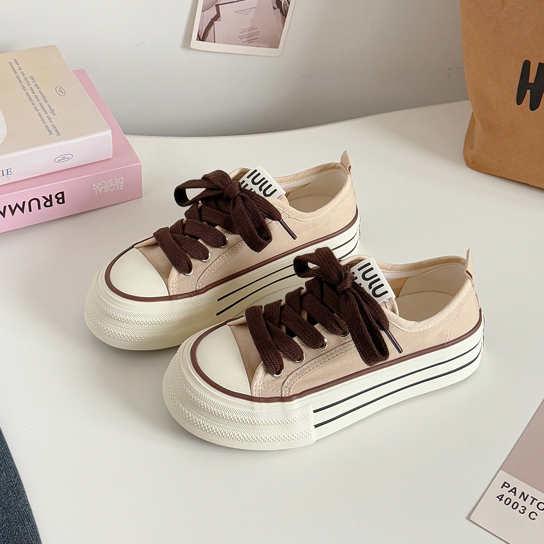 Estilo de Hong Kong nicho zapatos de lona de suela negra y gruesa mujer 2025 nuevos zapatos deportivos de tablero estudiantil h1323 a principios de otoño
