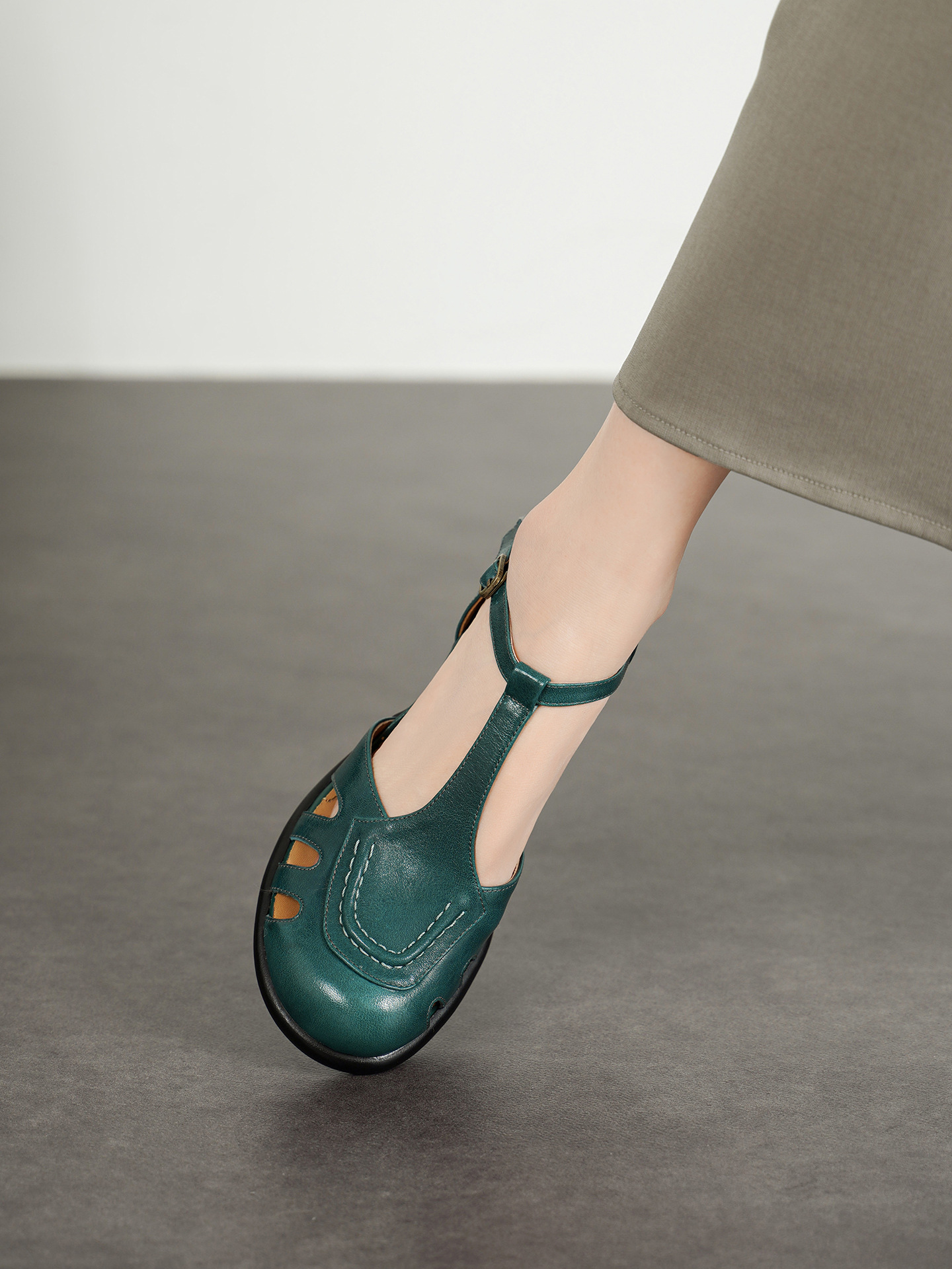 Sandal cao gót nữ mũi nhọn quai ngang khóa T, gót 5 cm, da bò thật — đen chi tiết 10
