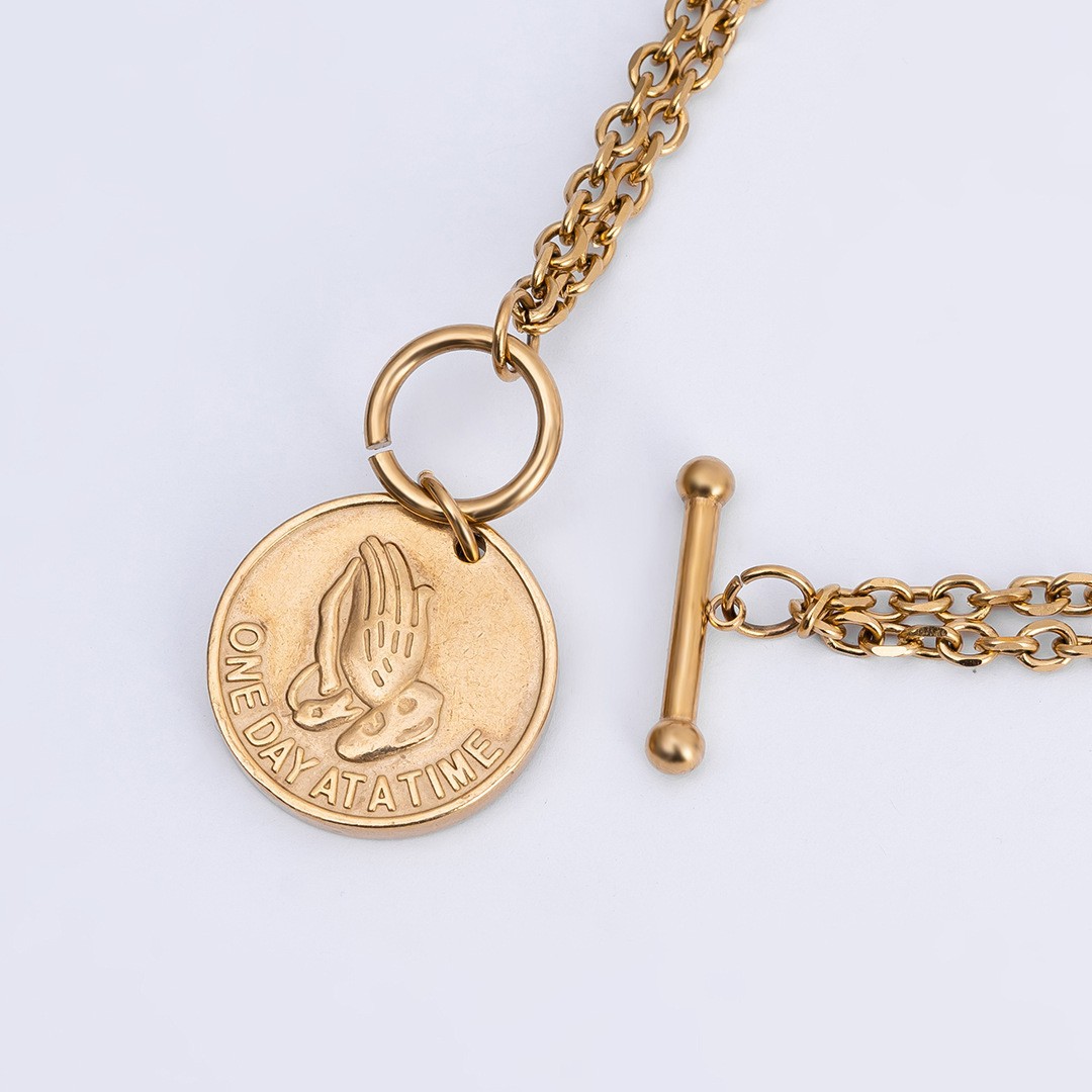 Hot selling round brand necklace splicing pendant short double-layer titanium steel collarbone chain set_voghion.com