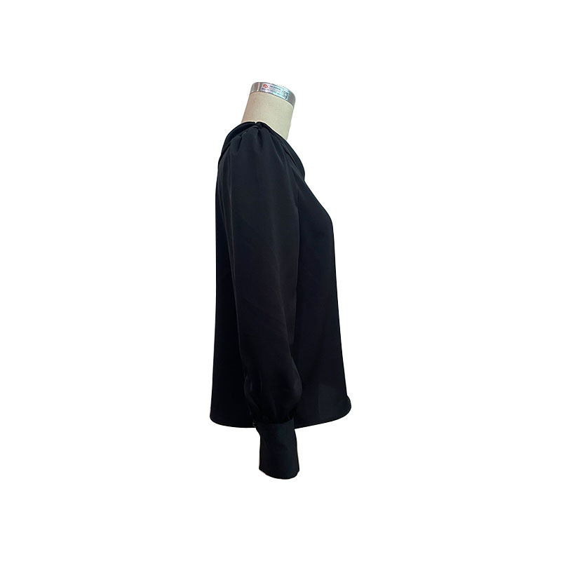 Camicia a maniche lunghe con spalle scoperte irregolari e tinta unita_voghion.com