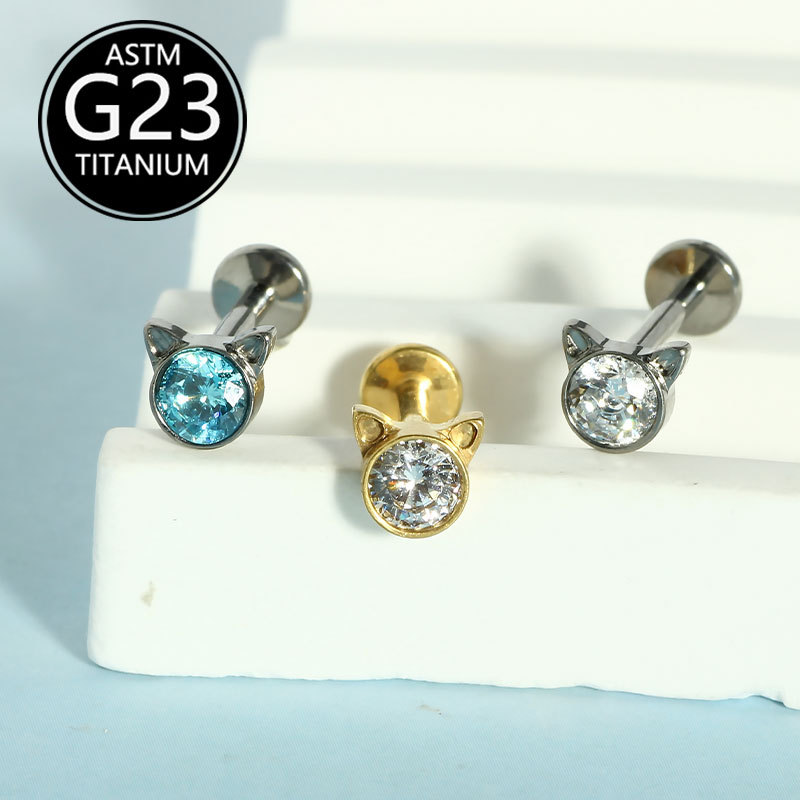 16G labret stud size and finish detail