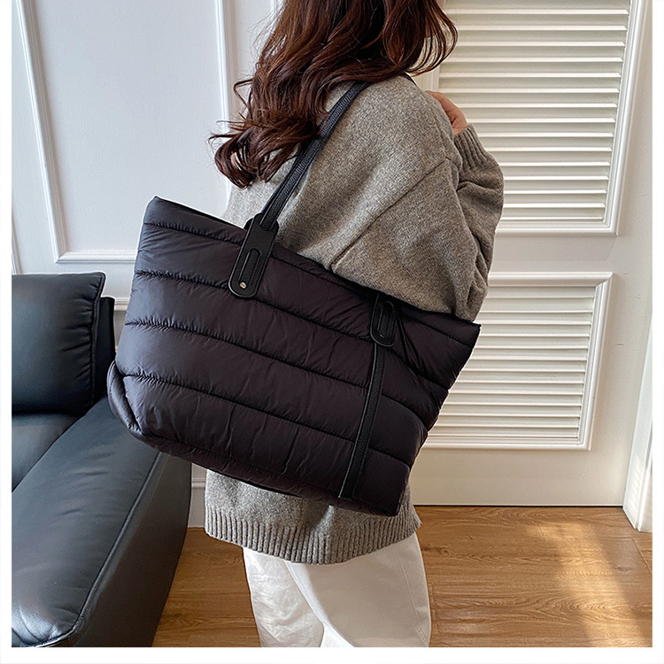 Große Kapazität Cross-Border Baumwoll-Steppjacken-Tasche modische vielseitige leichte Tragetasche Weltraum-Baumwoll-Freizeit-Pendelrucksack Umhängetasche Handtasche