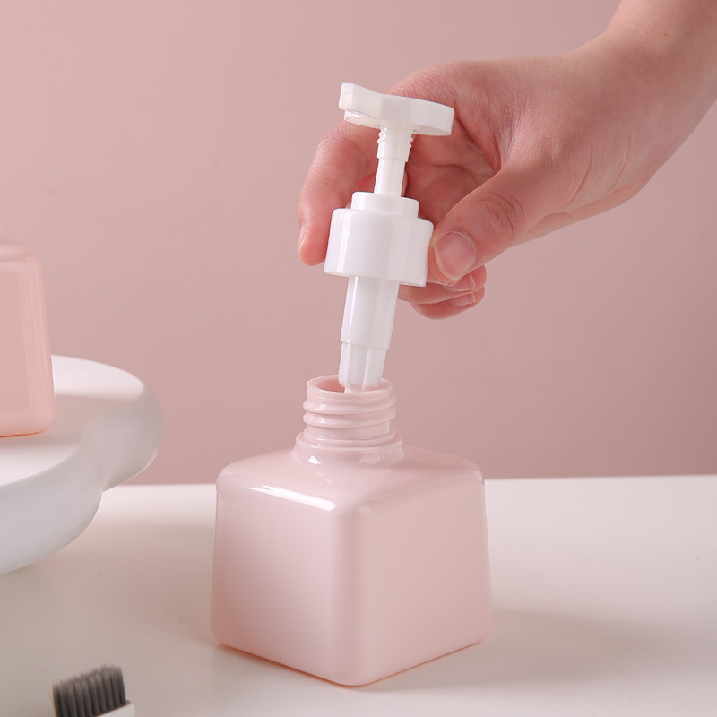 Botella de empollado de emulsión cuadrada cuadrada para el hogar, gel de ducha para niños, jabón para manos, champú de pequeña capacidad, botella cosmética