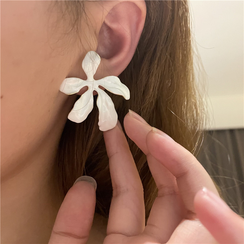 Trendy Clear Flower Dripping Alloy Earrings display picture 2