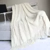 Молочно-белый