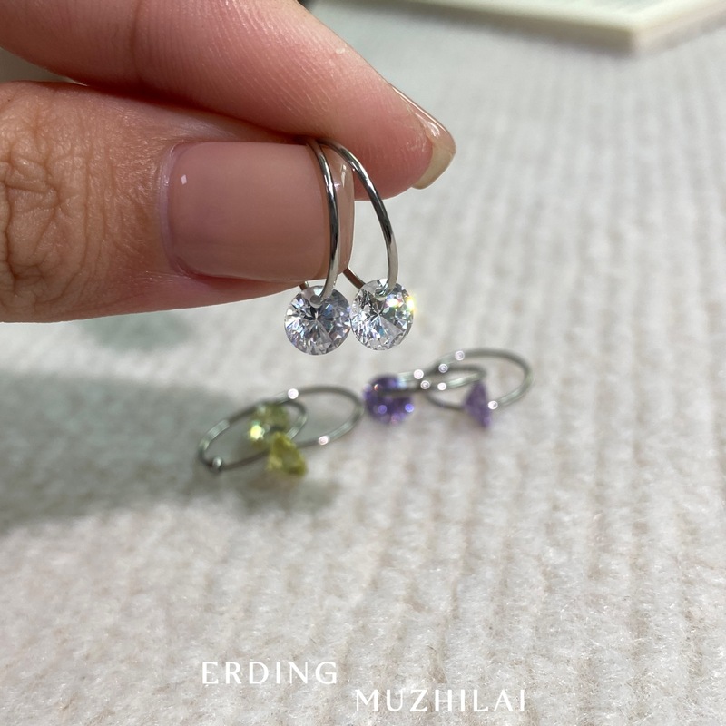 小红书爆款韩系风简约干净闪钻吊坠耳环素圈耳饰独特精致一件代发|undefined
