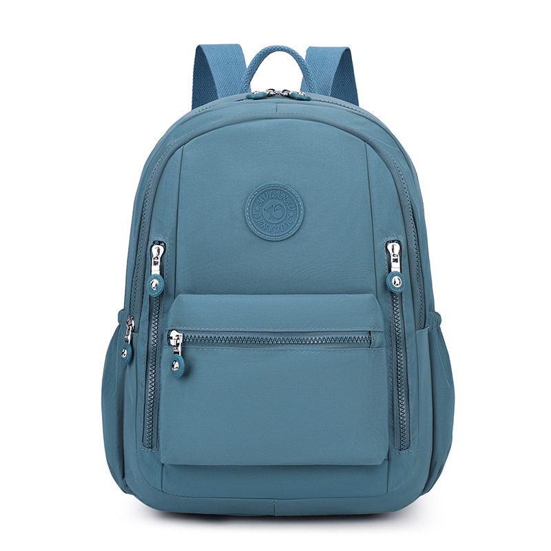 Mochila femenina 2025 nueva mochila de viaje de moda de gran capacidad, ligera tela de nylon casual y bolso de hombro