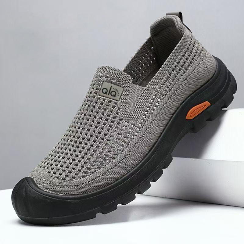 Nuevos zapatos transpirables de verano de malla de un pie de zapatos deportivos de mediana edad con suela suave cómodos zapatos casuales ligeros al por mayor