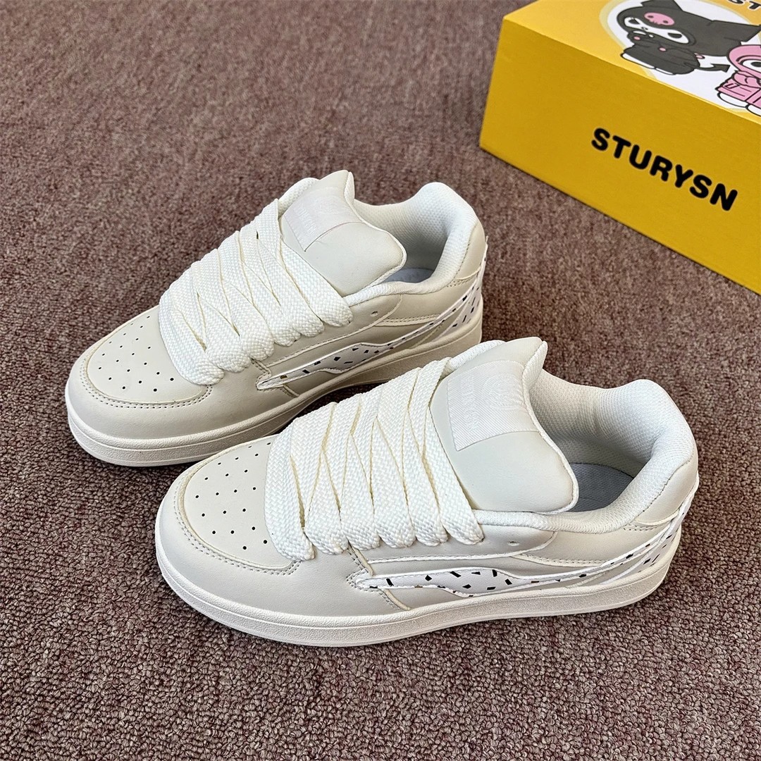 Zapatos deportivos transpirables planos de verano de 2025, nuevos zapatos de mujer que se ajustan a los zapatos casuales de nicho, zapatos blancos pequeños para mujeres