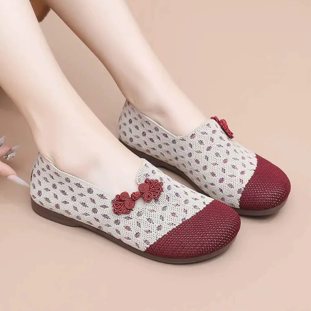 2024 Весна и лето дышащая мама обувь летающая вышивка обувь среднего и пожилого возраста Пекинская ткань обувь легкая полиуретановая женская обувь