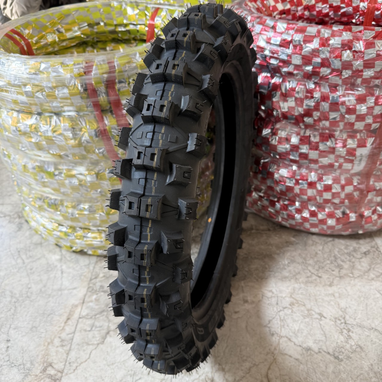 Factory Direct Delivery Off-Road Mountain Motorcycle Tire 110/90-16 Inflatable Outer Tire with Long Lifespan, Anti-Slip and Thickened