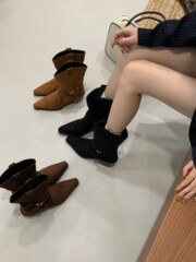 2025秋冬复古风绒面V口西部牛仔靴女高跟尖头中筒靴皮带扣堆堆靴