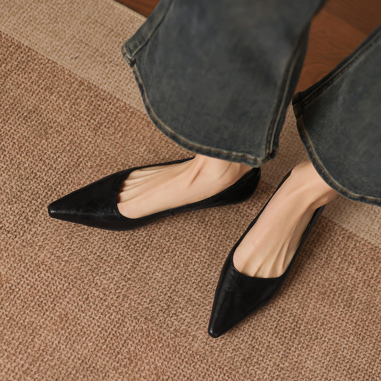 Giày cao gót nữ mũi nhọn da cừu gót thấp 2.5 cm — đen