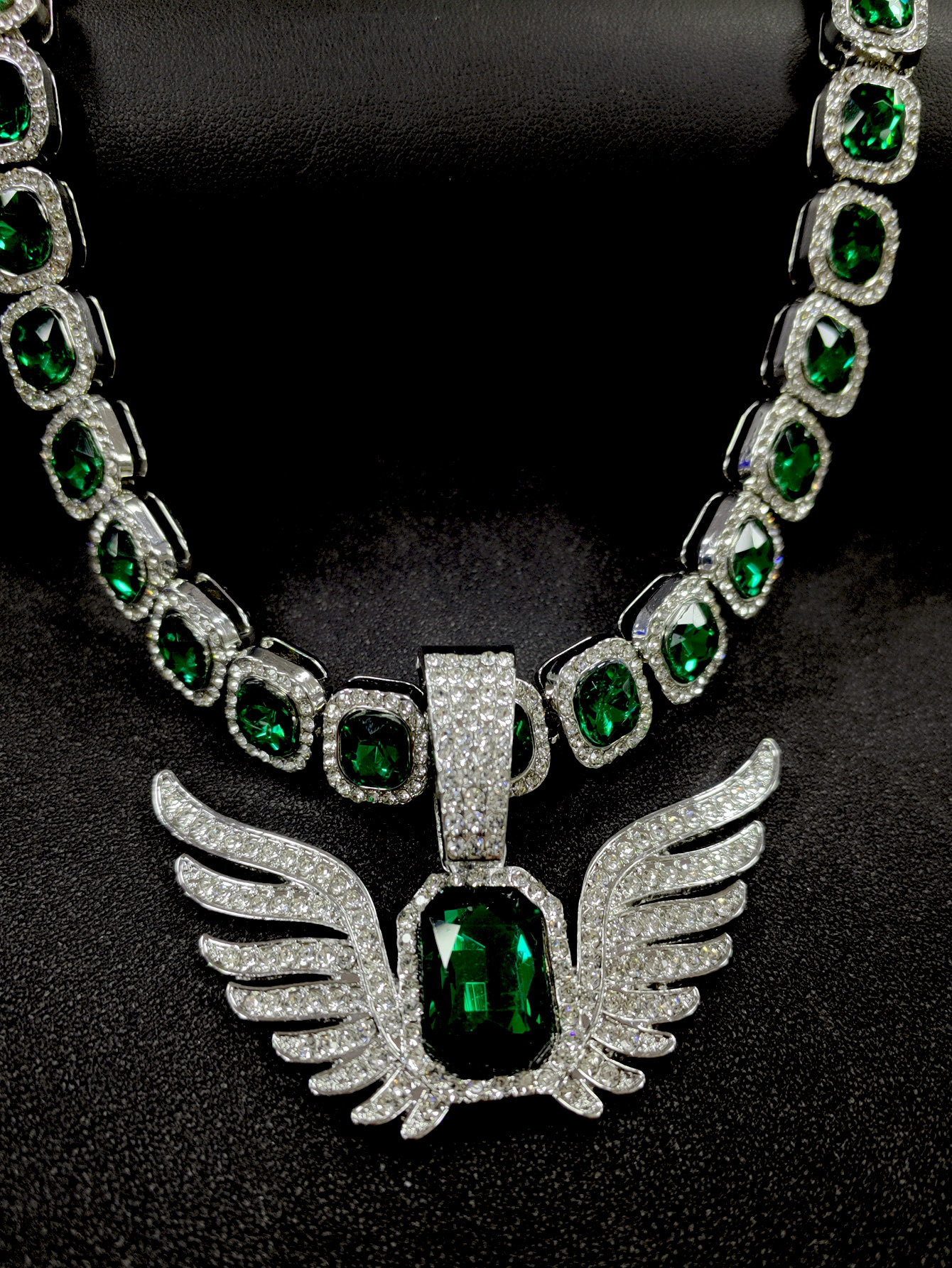 Emerald Wing Pendant Necklace For Men And Women Fine Jewelry_voghion.com