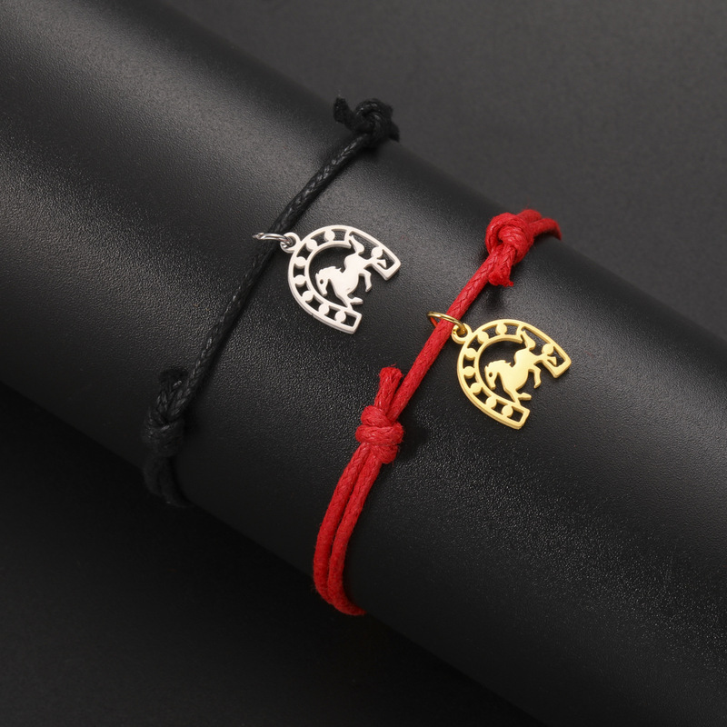 Women's horseshoe pendant bracelet stainless steel U-shaped horse charm chain wrist hand rope jewelry horse hobby simple jewelry wholesale