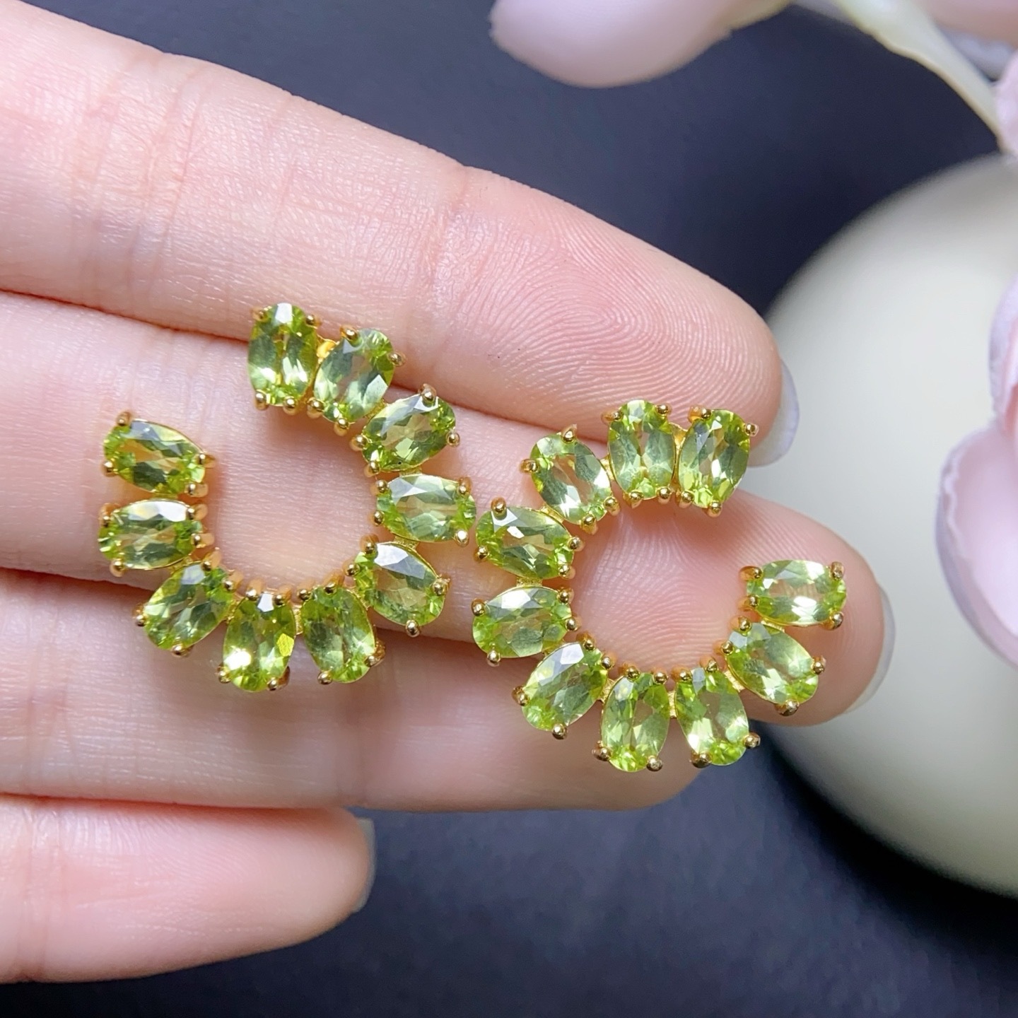 Natural peridot earrings, 925 silver plated with white gold, main stone size 4*6mm, natural and supports testing!
