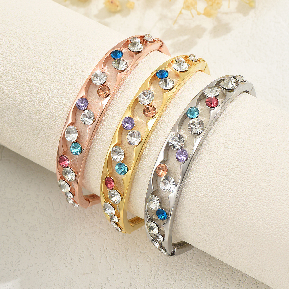 Pequeño libro rojo explosión de diamante completo brazalete de geometría de nicho de diseño universal pulsera ligera de lujo alta sensación de joyas al por mayor