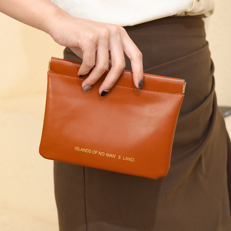 진한 베이지 다크 브라운